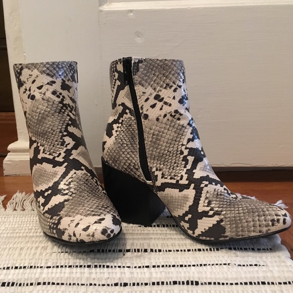 madden girl aaden block heel booties